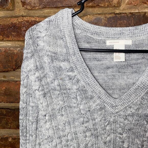 H&M Gray Cable Knit V-Neck Pullover Long Sleeve Sweater Women's Size XS - Picture 2 of 6